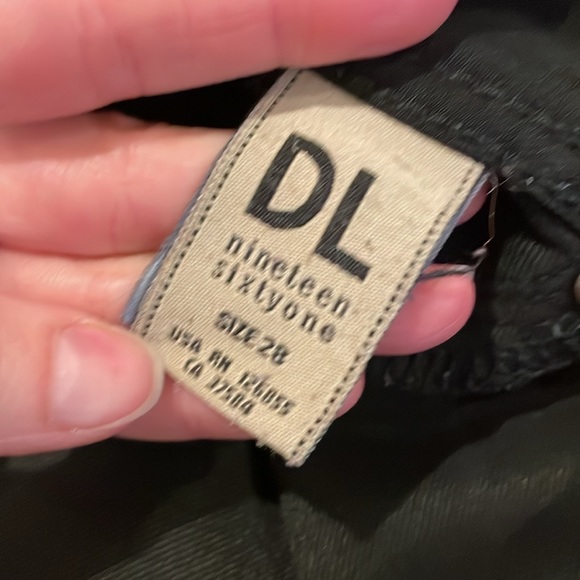 DL1961 Emma Legging Jeans in Riker Wash Black Size 28 - Picture 7 of 8